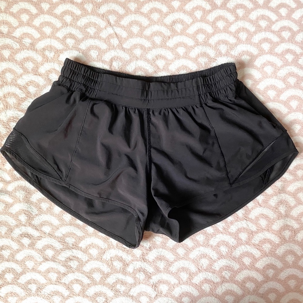 Lululemon hotty hot shorts 2.5" inseam size 6